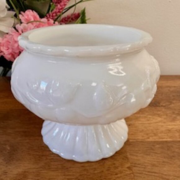 Vintage White Milk Glass Pedestal Bowl Leaf Vine Pattern Footed Compote MCM‎ - Picture 4 of 6